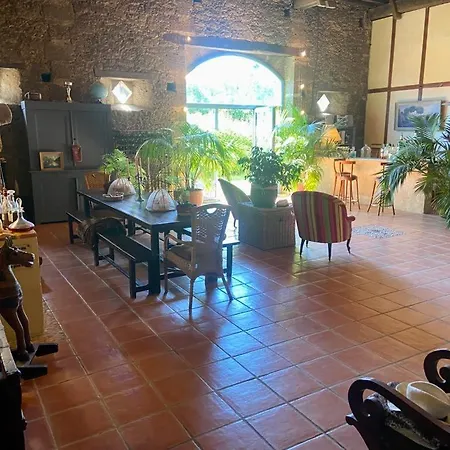 Le Chai D'armagnac Penzion Monguilhem